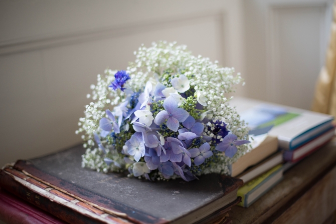 blue white wedding bouquet